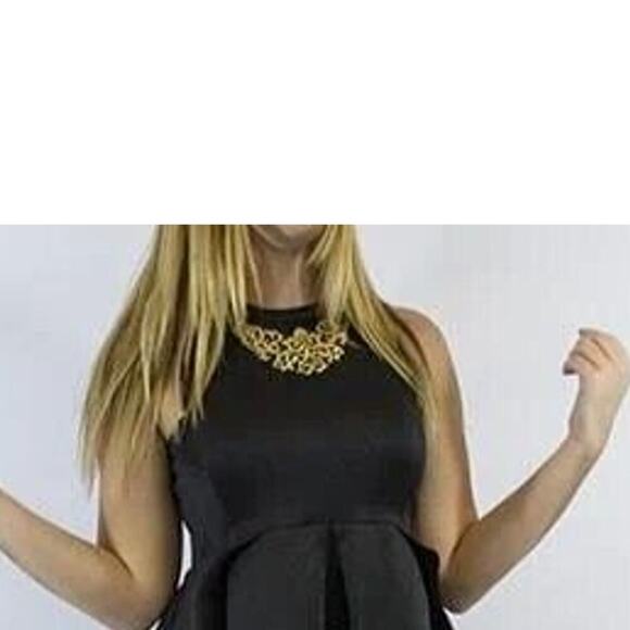 Forever 21 Gold Tone Hollow Filigree Flower Pendant Statement Bib Necklace NEW - Picture 7 of 8